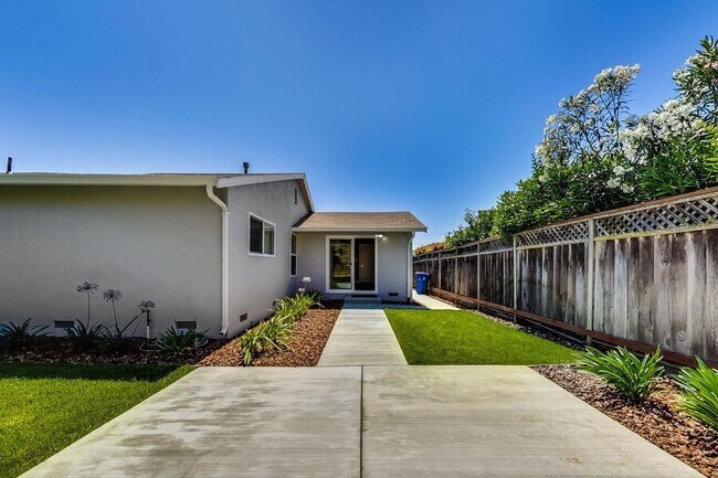 Building Photo - 4401 Castanos St