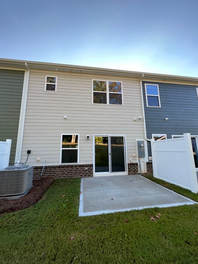 Building Photo - 118 Quinn Rd