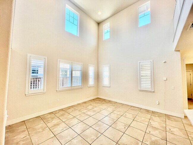 Building Photo - Application Pending! Lovely 4 bedroom 2.5 ...