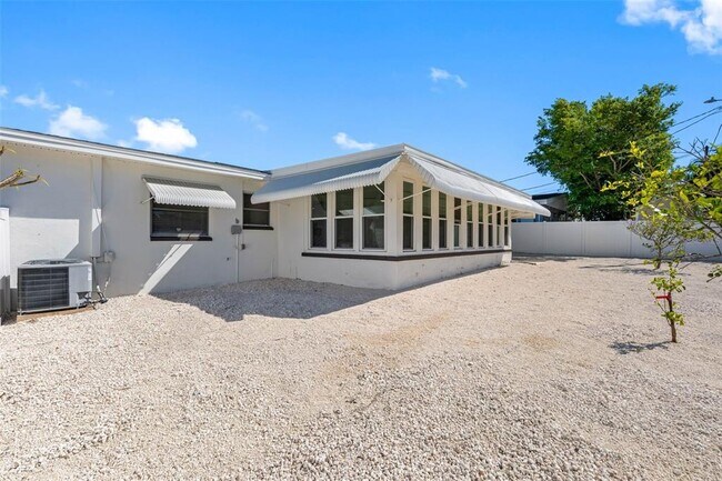 Building Photo - 11572 63rd Ave N