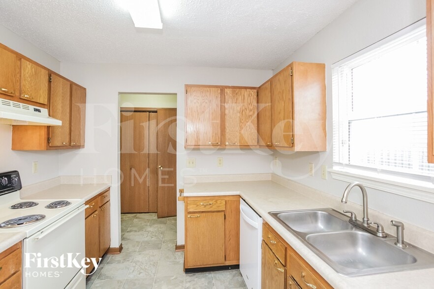 Building Photo - 6602 Hazelhatch Dr