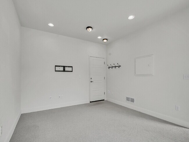 Building Photo - $2,750 - 2 Bed, 2.5 Bath Townhome in Broom...