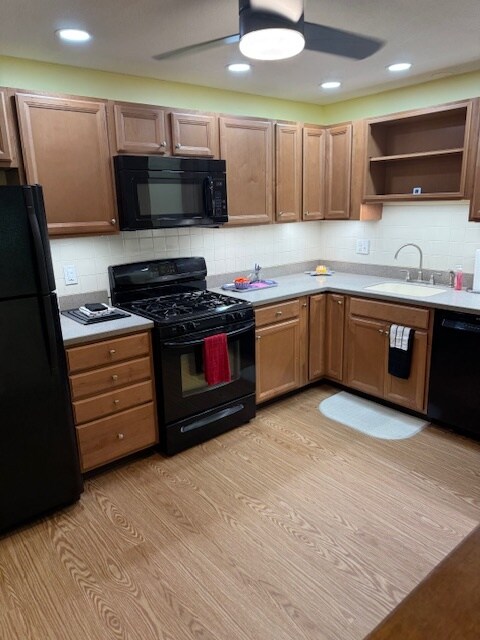 Kitchen with gas stove - 23 Country Club Dr