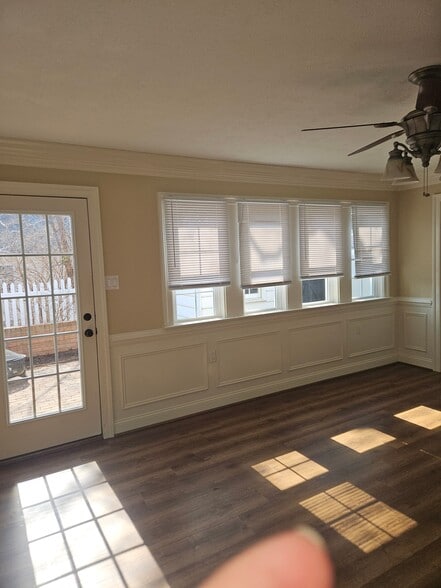 Building Photo - 813 Appleseed Ct