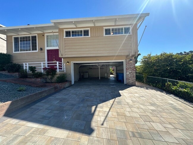 Building Photo - 2350 Rosewood Dr
