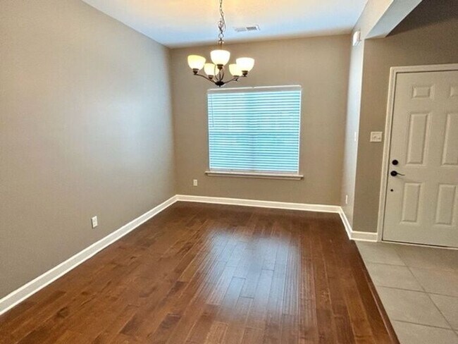 Building Photo - Now Leasing a 4 bedroom 2 bath home in Maywood