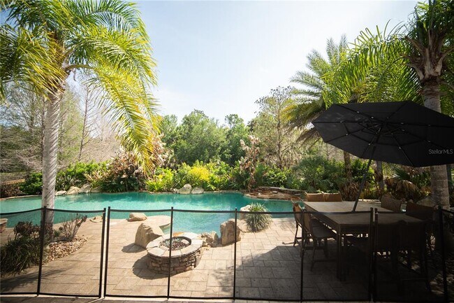 Building Photo - 719 Eastlawn Dr