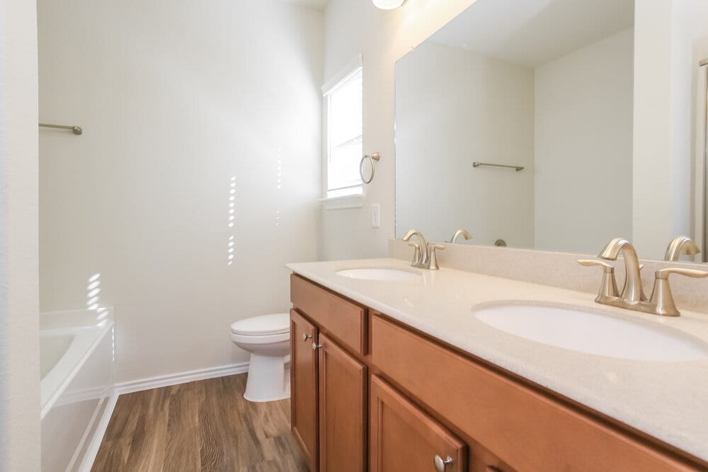 Building Photo - 14715 Sierra Garden Dr