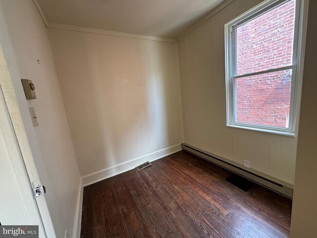 Building Photo - 206 Pear St