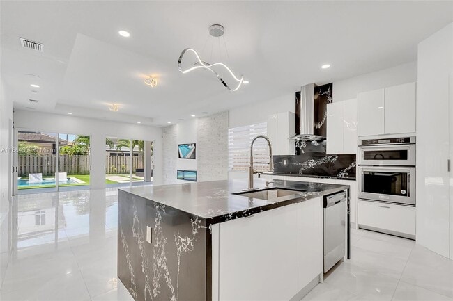 Primary Photo - 14932 SW 175th St