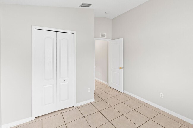 Building Photo - 10250 Hunters Haven Blvd