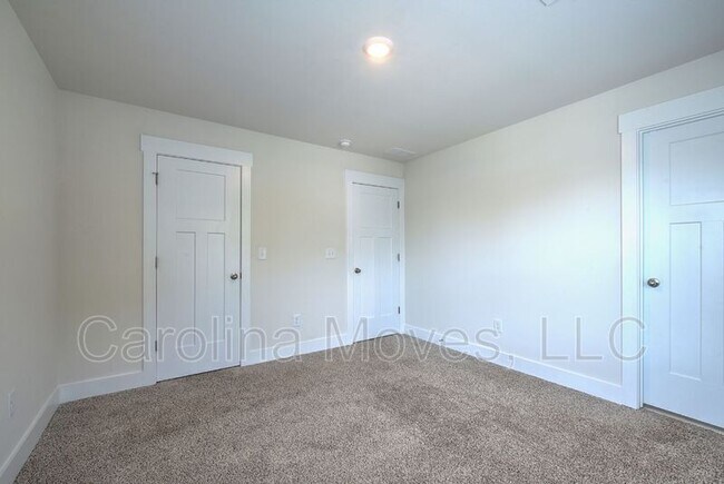 Building Photo - 208 Pewter Cir