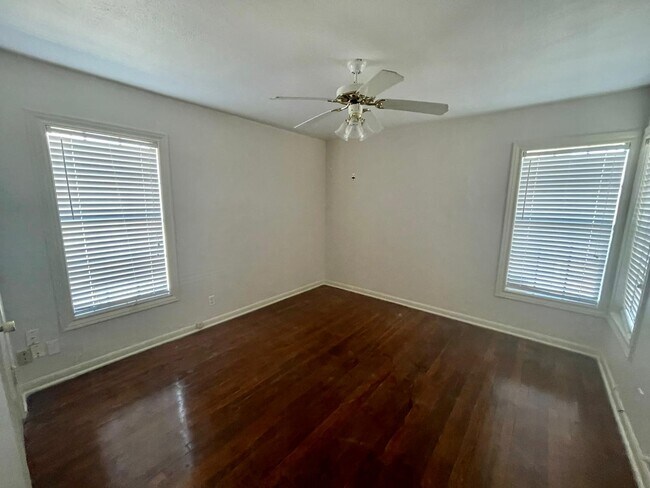 Building Photo - 1400 Vine Ave