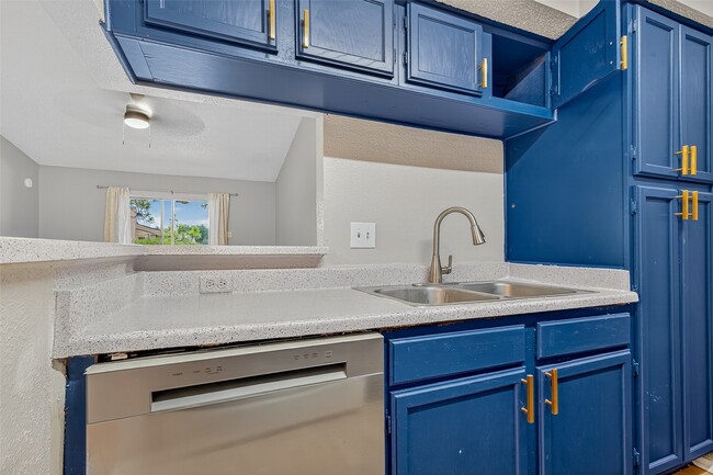 Building Photo - 10555 Turtlewood Ct