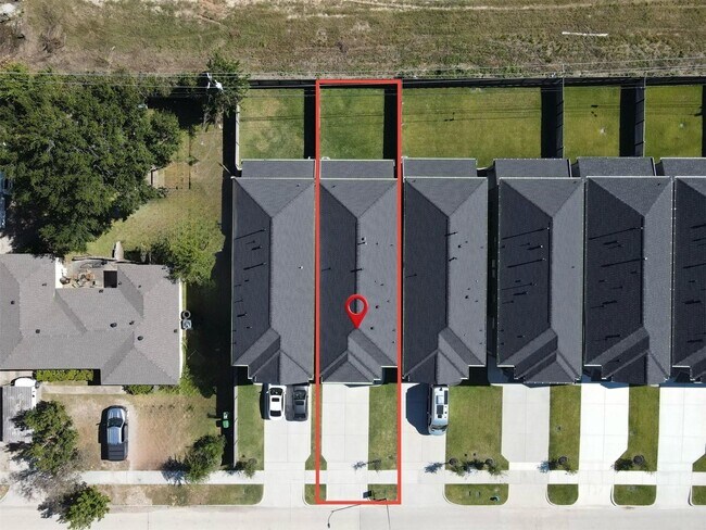 Building Photo - Wycliffe Dr.