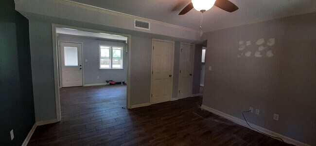 Building Photo - 1803 Greenwood Cove