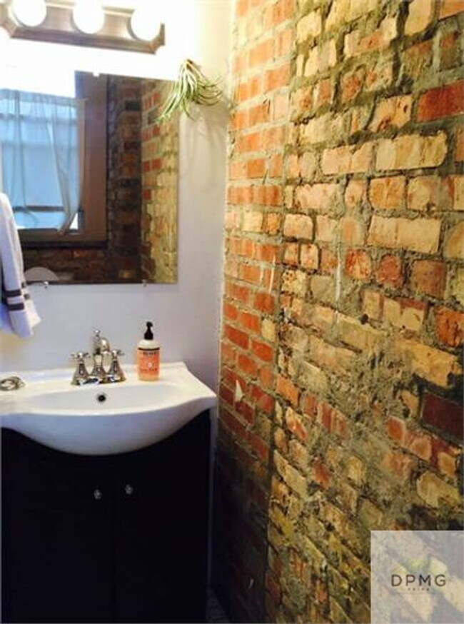 Building Photo - 108 S Hosmer St