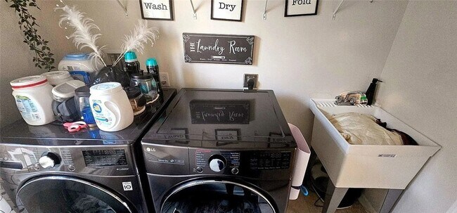 Building Photo - 2008 Hemlock Ln