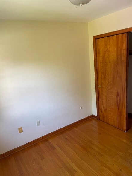 Building Photo - 403 Marlington St