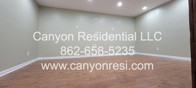 Building Photo - 6141 Blue Ash Dr