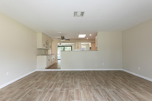 Building Photo - 169 Armadillo Way