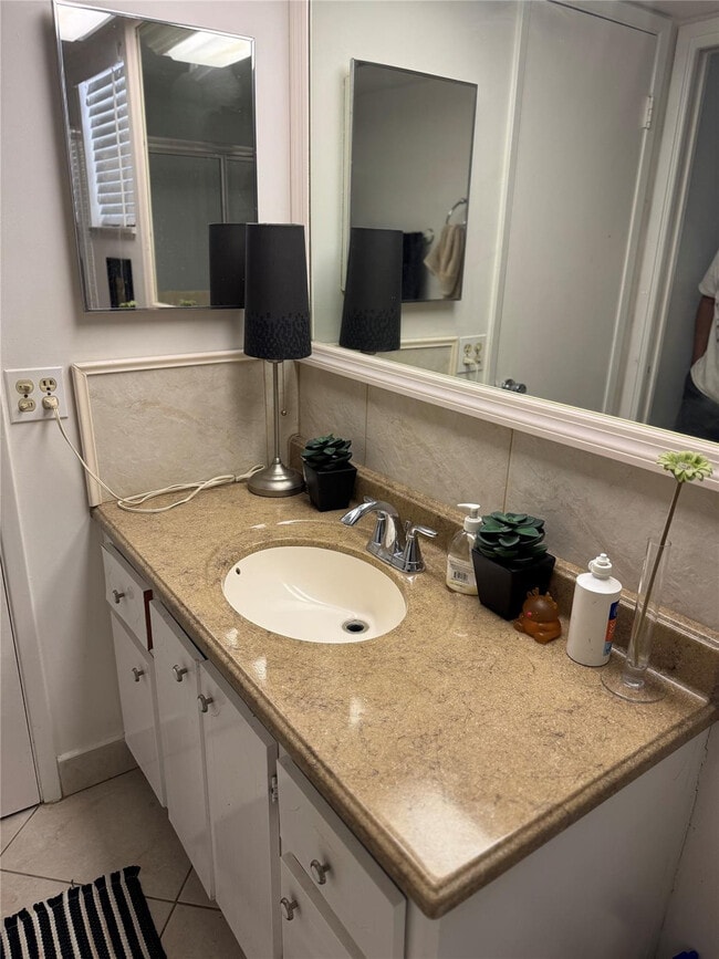 Building Photo - 3000 S Course Dr