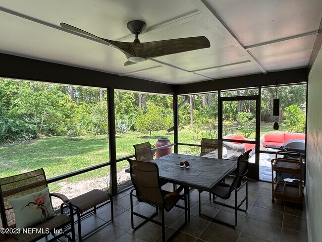 Building Photo - 937 Espinado Ave