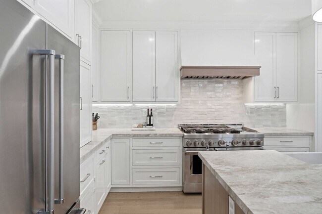 Building Photo - 24051 Via Cresta