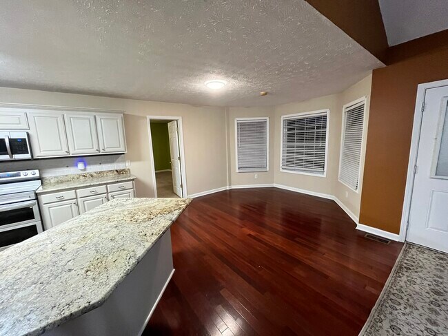 Building Photo - 476 Bill Russell Rd