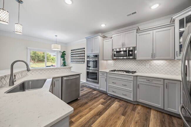 Building Photo - "Spacious 5-Bedroom Gem in Gastonia with 3...