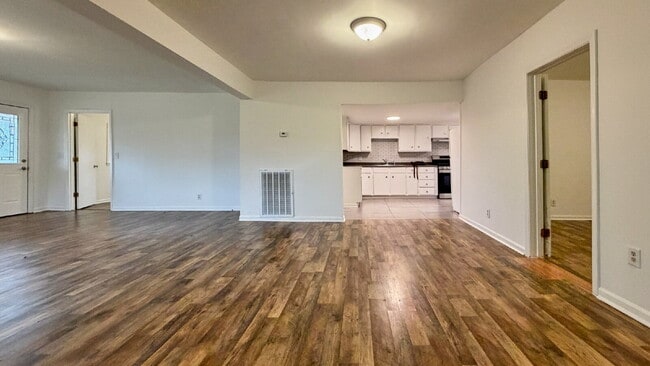 Building Photo - For Rent: 3+ BR, 3BA house. (Please speak with us before applying.)