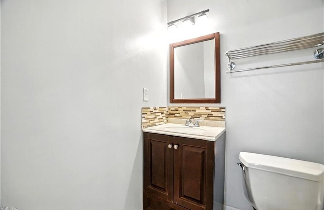 Building Photo - 590 Tenbee Ln