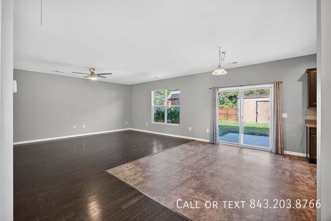 Building Photo - 165 Weeping Cypress Dr