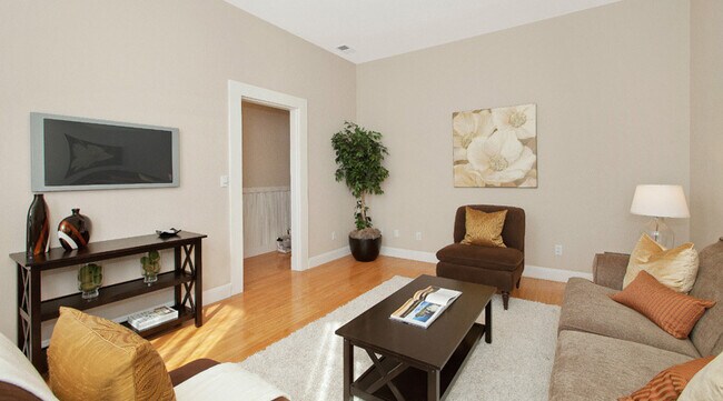 Building Photo - 332 6th Ave