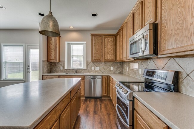 Building Photo - 2813 Kickapoo Cavern Dr