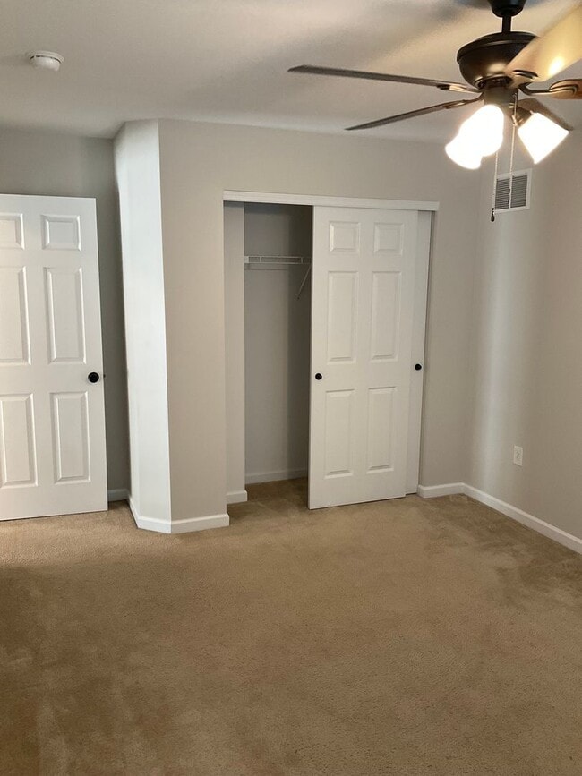 Building Photo - 104 Forest Oaks Dr