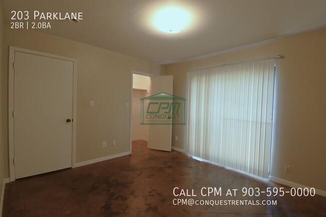 Building Photo - 203 Parklane-