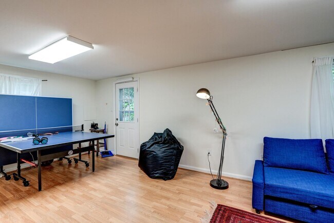 Building Photo - 7525 Cayuga Ave