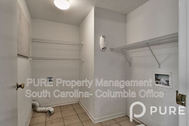 Building Photo - 601 Riverhill Cir