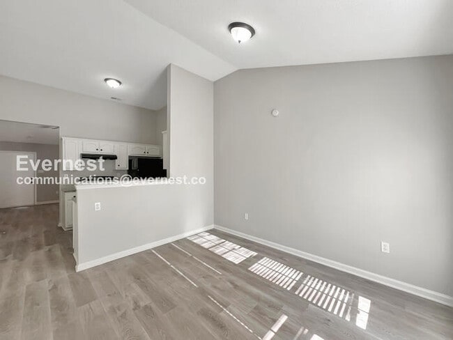 Building Photo - 5616 Kaitlyn Dr W