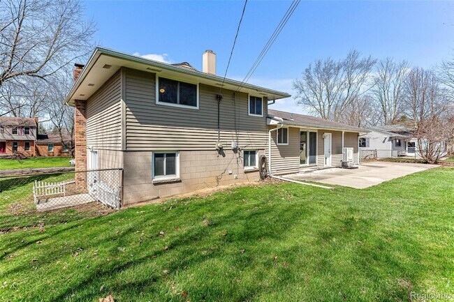 Building Photo - 25690 Glamorgan Dr