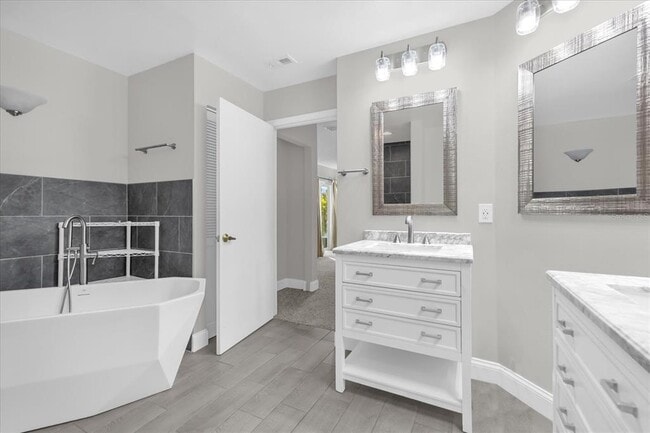 Building Photo - 5808 Parkview Point Dr