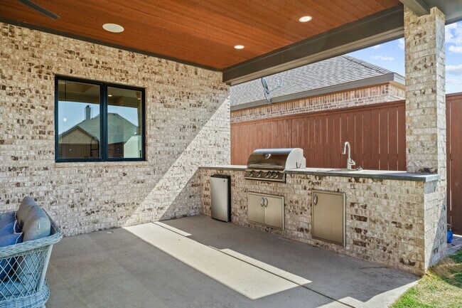 Building Photo - Luxury Home in Kelsey Park