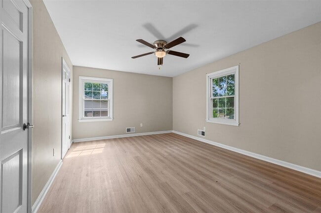 Building Photo - 725 Temple Ct