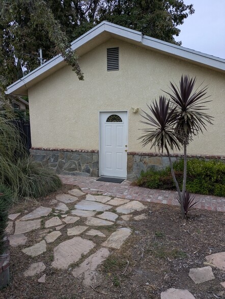 front patio (front door) - 17915 Erwin St