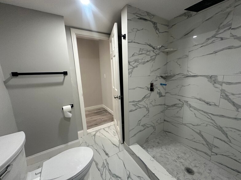 Building Photo - 13 Gladstone St