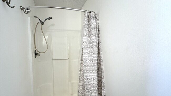 Building Photo - 3960 Oak Trail Run