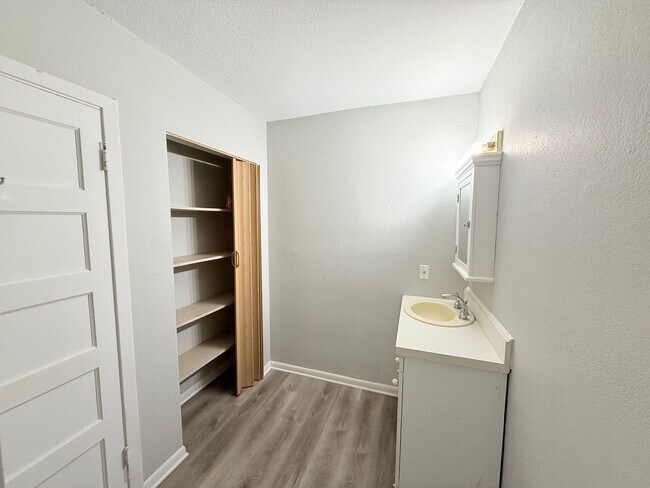 Building Photo - 331-er
