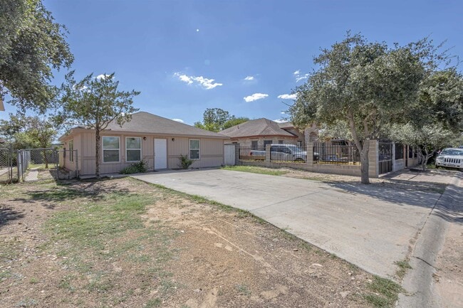 Building Photo - 227 Malaga Dr