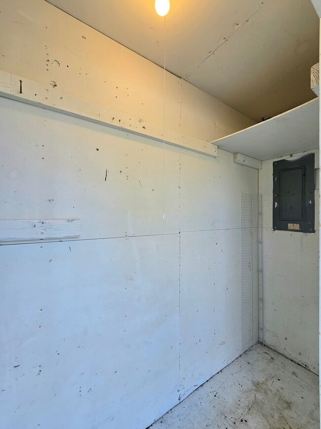 Building Photo - 2 Bedroom Unit Available Now in Gold Bar
